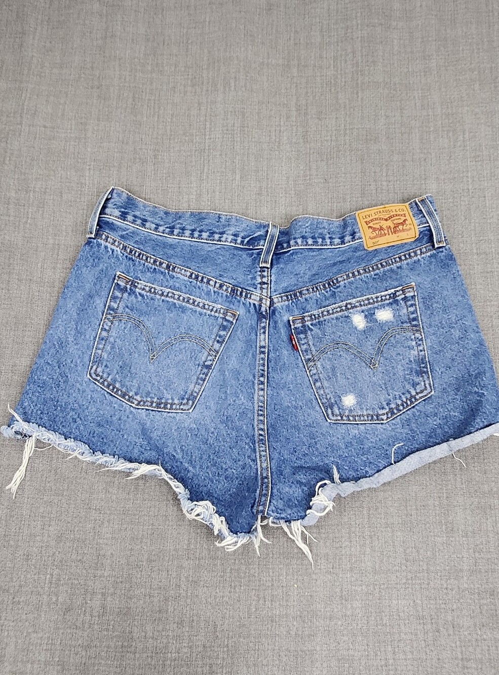 Levis 501 Button Fly Medium Wash Distressed Style 100% Cotton Denim Jean Short - Picture 3 of 9